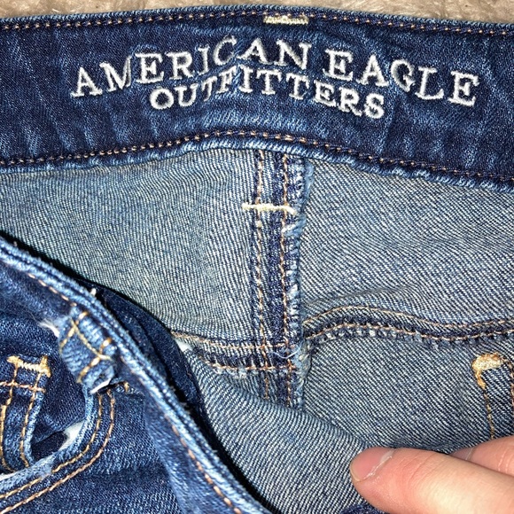 Woman’s size 10 American eagle jeans - Picture 2 of 2